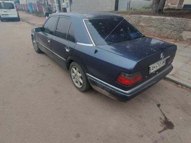 Синій Мерседес 280, об'ємом двигуна 2.8 л та пробігом 330 тис. км за 2750 $, фото 5 на Automoto.ua