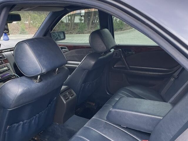 Мерседес 280 1996 в Кропивницком (Кировограде) на Automoto.ua Синий Мерседес 280, объемом двигателя 2.8 л и пробегом 256 тыс. км за 2500 $, фото 7 на Automoto.ua