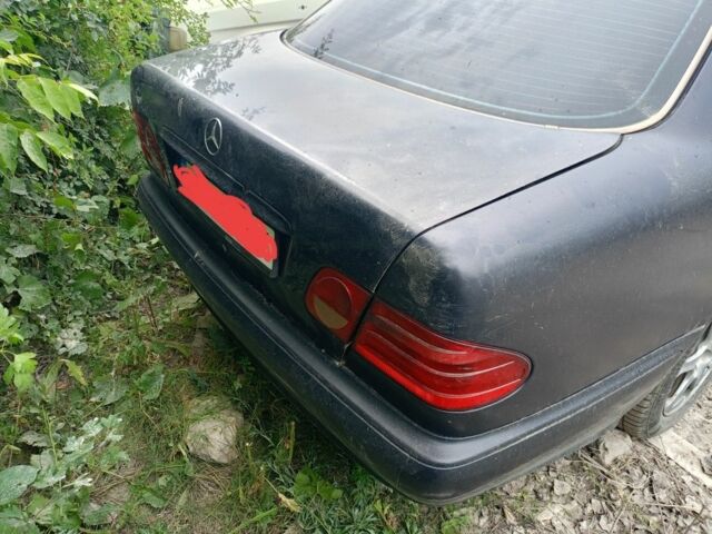 Синий Мерседес 280, объемом двигателя 0 л и пробегом 350 тыс. км за 998 $, фото 2 на Automoto.ua