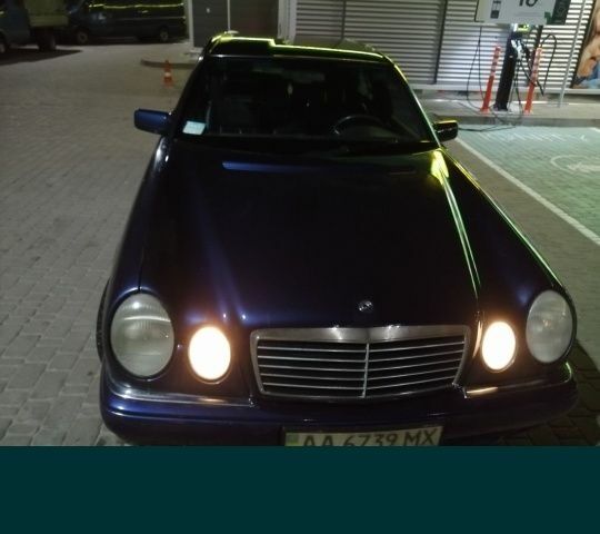 Синий Мерседес 280, объемом двигателя 2.8 л и пробегом 390 тыс. км за 3300 $, фото 3 на Automoto.ua