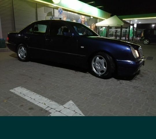 Синий Мерседес 280, объемом двигателя 2.8 л и пробегом 390 тыс. км за 3300 $, фото 2 на Automoto.ua