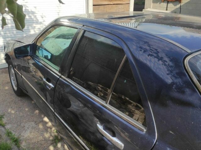 Синій Мерседес 280, об'ємом двигуна 0 л та пробігом 330 тис. км за 1200 $, фото 6 на Automoto.ua