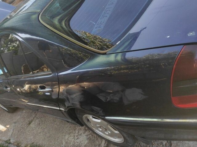 Синій Мерседес 280, об'ємом двигуна 0 л та пробігом 330 тис. км за 1200 $, фото 4 на Automoto.ua