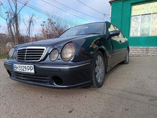 Синій Мерседес 280, об'ємом двигуна 2.8 л та пробігом 300 тис. км за 4200 $, фото 5 на Automoto.ua