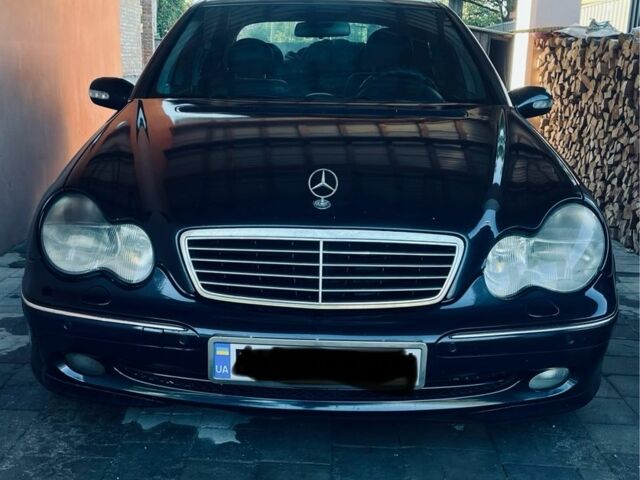 Синій Мерседес 280, об'ємом двигуна 2.7 л та пробігом 350 тис. км за 5500 $, фото 1 на Automoto.ua