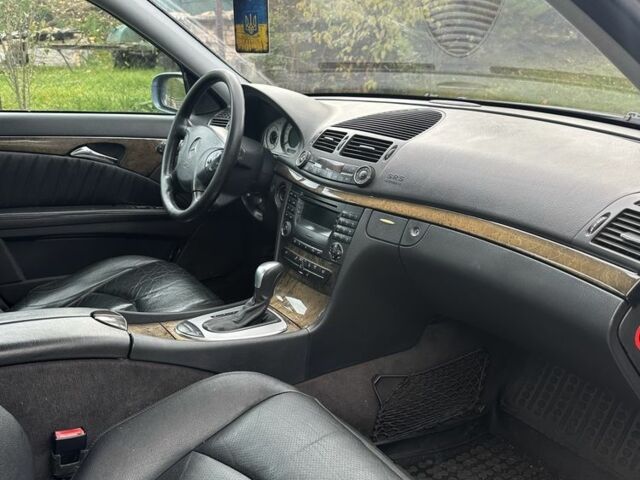 Синий Мерседес 280, объемом двигателя 2.7 л и пробегом 321 тыс. км за 3699 $, фото 5 на Automoto.ua