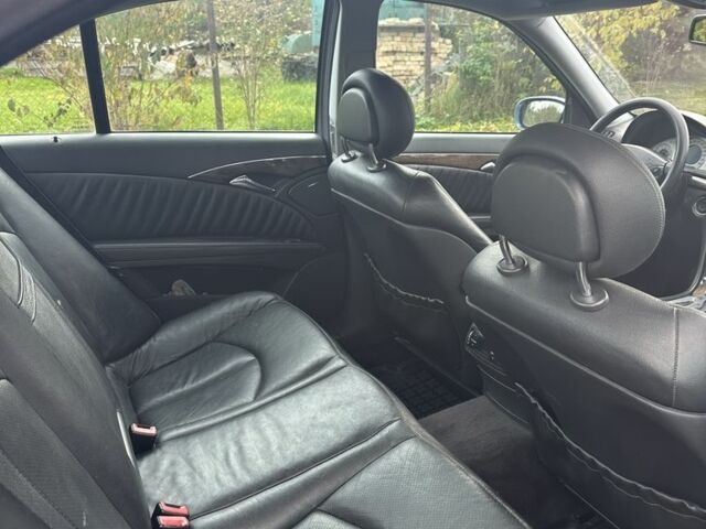 Синий Мерседес 280, объемом двигателя 2.7 л и пробегом 321 тыс. км за 3699 $, фото 4 на Automoto.ua