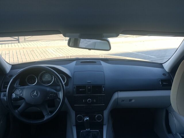 Синій Мерседес 280, об'ємом двигуна 1.6 л та пробігом 230 тис. км за 9300 $, фото 4 на Automoto.ua