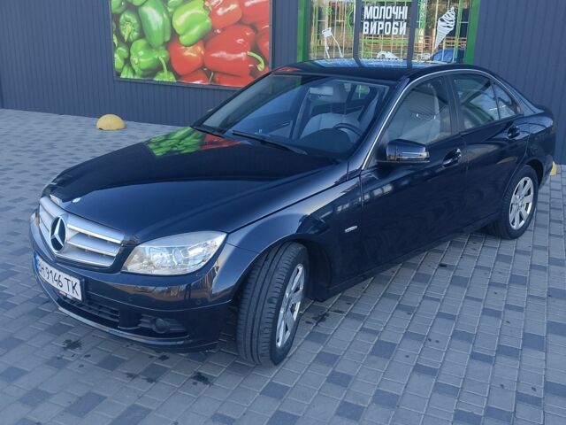 Синій Мерседес 280, об'ємом двигуна 1.6 л та пробігом 230 тис. км за 9300 $, фото 1 на Automoto.ua