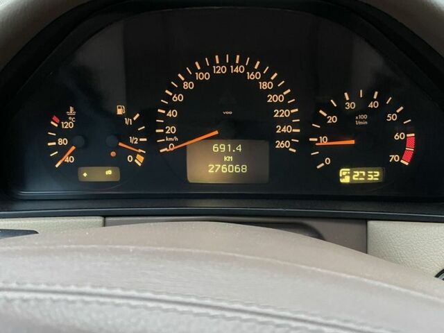 Синій Мерседес 280, об'ємом двигуна 2.8 л та пробігом 277 тис. км за 5200 $, фото 2 на Automoto.ua