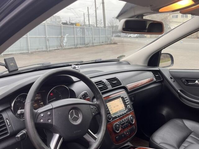 Синій Мерседес 280, об'ємом двигуна 3 л та пробігом 303 тис. км за 8999 $, фото 4 на Automoto.ua