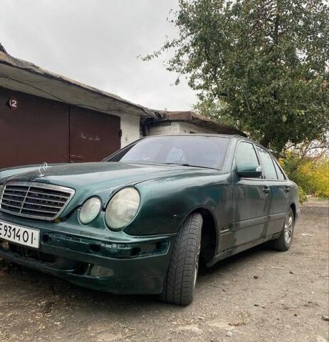 Зелений Мерседес 280, об'ємом двигуна 2.8 л та пробігом 300 тис. км за 1800 $, фото 2 на Automoto.ua