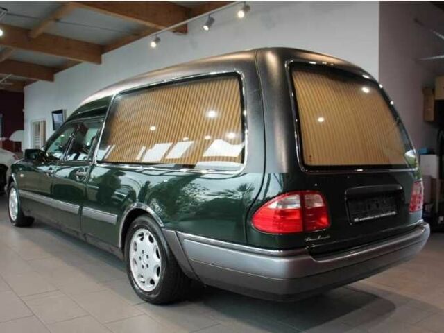 Зеленый Мерседес 280, объемом двигателя 2.8 л и пробегом 340 тыс. км за 17420 $, фото 4 на Automoto.ua