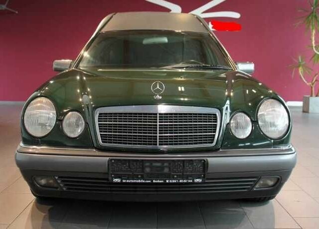 Зеленый Мерседес 280, объемом двигателя 2.8 л и пробегом 340 тыс. км за 17420 $, фото 2 на Automoto.ua