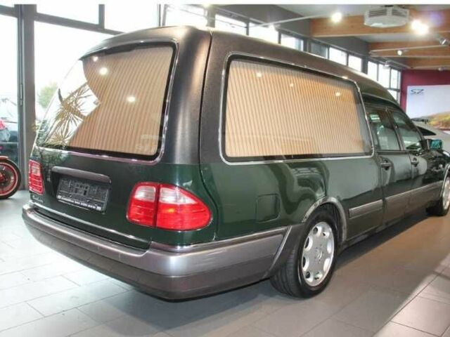 Зеленый Мерседес 280, объемом двигателя 2.8 л и пробегом 340 тыс. км за 17420 $, фото 6 на Automoto.ua