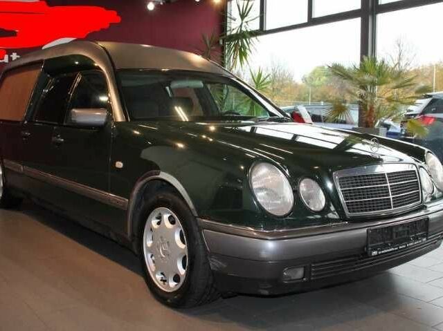 Зеленый Мерседес 280, объемом двигателя 2.8 л и пробегом 340 тыс. км за 17420 $, фото 1 на Automoto.ua