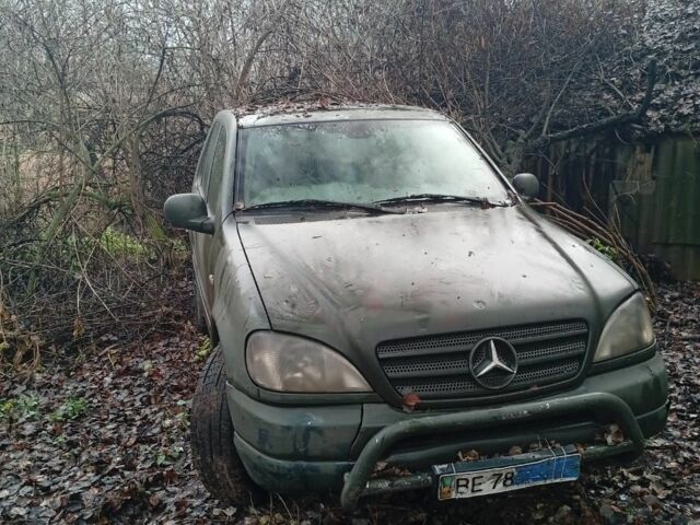 Зелений Мерседес 280, об'ємом двигуна 0 л та пробігом 35 тис. км за 750 $, фото 6 на Automoto.ua