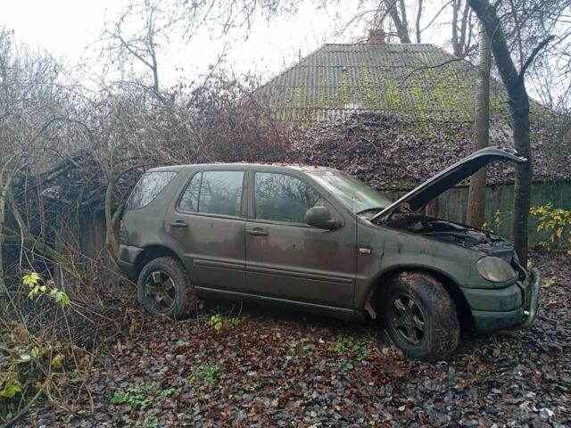 Зелений Мерседес 280, об'ємом двигуна 0 л та пробігом 35 тис. км за 750 $, фото 7 на Automoto.ua