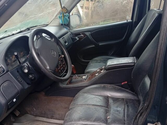 Зелений Мерседес 280, об'ємом двигуна 0 л та пробігом 35 тис. км за 750 $, фото 5 на Automoto.ua