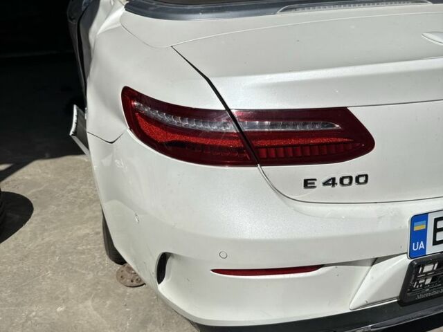 Белый Мерседес 300, объемом двигателя 3 л и пробегом 60 тыс. км за 18000 $, фото 3 на Automoto.ua