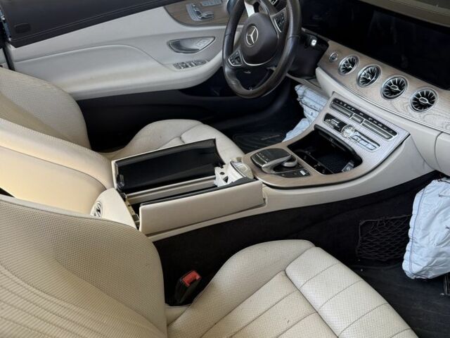 Белый Мерседес 300, объемом двигателя 3 л и пробегом 60 тыс. км за 18000 $, фото 1 на Automoto.ua