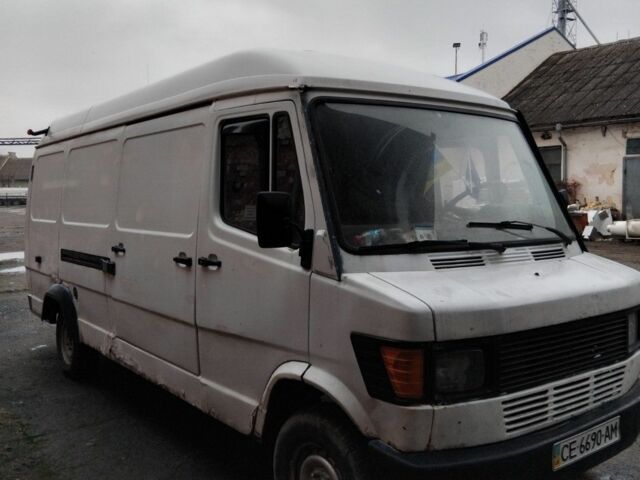 Белый Мерседес 300, объемом двигателя 2.9 л и пробегом 700 тыс. км за 2000 $, фото 1 на Automoto.ua