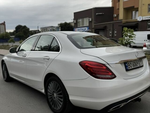 Білий Мерседес 300, об'ємом двигуна 2 л та пробігом 138 тис. км за 17000 $, фото 2 на Automoto.ua