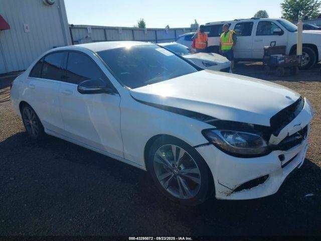 Белый Мерседес 300, объемом двигателя 2 л и пробегом 163 тыс. км за 11700 $, фото 1 на Automoto.ua