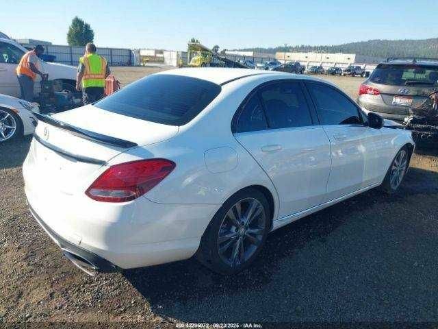 Белый Мерседес 300, объемом двигателя 2 л и пробегом 163 тыс. км за 11700 $, фото 3 на Automoto.ua