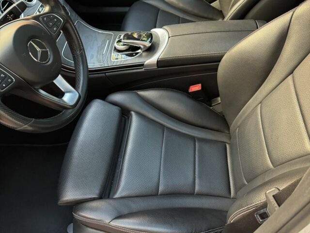 Белый Мерседес 300, объемом двигателя 2 л и пробегом 147 тыс. км за 21000 $, фото 6 на Automoto.ua