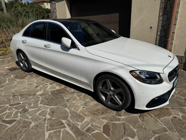 Белый Мерседес 300, объемом двигателя 2 л и пробегом 147 тыс. км за 21000 $, фото 1 на Automoto.ua