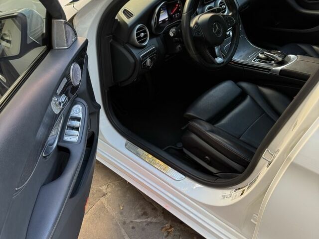 Белый Мерседес 300, объемом двигателя 2 л и пробегом 147 тыс. км за 21000 $, фото 4 на Automoto.ua