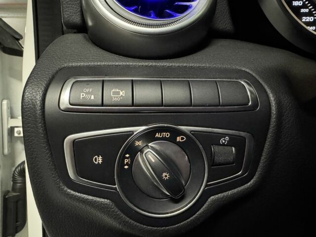 Белый Мерседес 300, объемом двигателя 2 л и пробегом 129 тыс. км за 26999 $, фото 12 на Automoto.ua