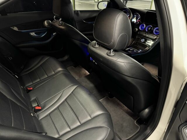 Белый Мерседес 300, объемом двигателя 2 л и пробегом 129 тыс. км за 26999 $, фото 19 на Automoto.ua