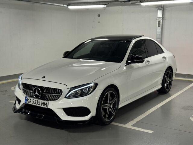 Белый Мерседес 300, объемом двигателя 2 л и пробегом 129 тыс. км за 26999 $, фото 2 на Automoto.ua