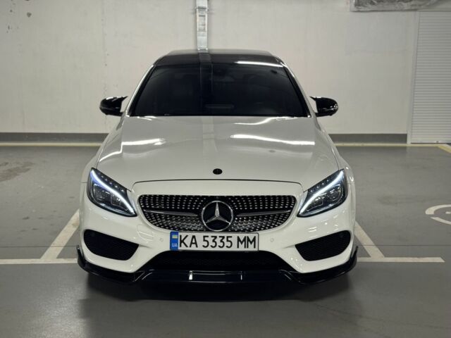 Белый Мерседес 300, объемом двигателя 2 л и пробегом 129 тыс. км за 26999 $, фото 1 на Automoto.ua