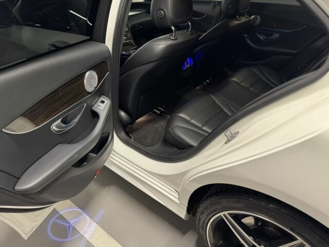 Белый Мерседес 300, объемом двигателя 2 л и пробегом 129 тыс. км за 26999 $, фото 21 на Automoto.ua