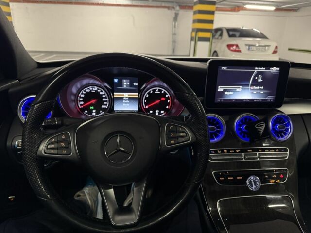 Белый Мерседес 300, объемом двигателя 2 л и пробегом 129 тыс. км за 26999 $, фото 9 на Automoto.ua