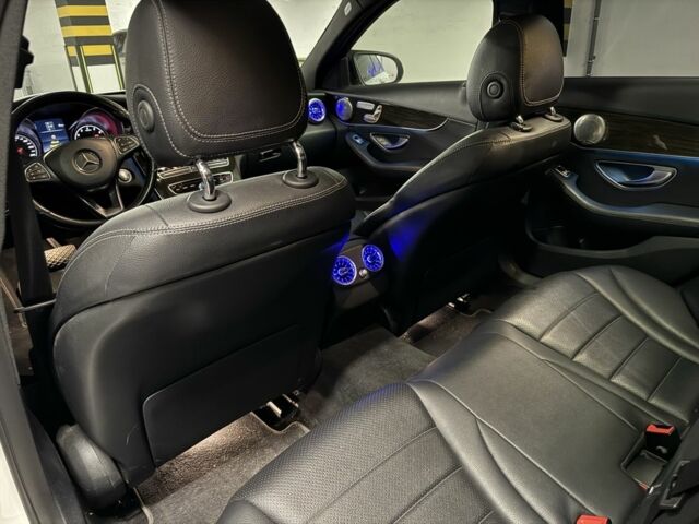 Белый Мерседес 300, объемом двигателя 2 л и пробегом 129 тыс. км за 26999 $, фото 20 на Automoto.ua