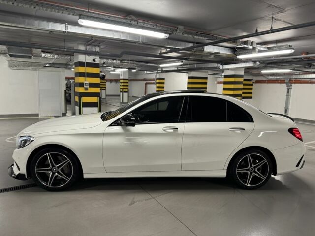 Белый Мерседес 300, объемом двигателя 2 л и пробегом 129 тыс. км за 26999 $, фото 7 на Automoto.ua