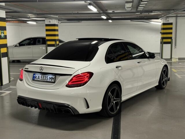 Белый Мерседес 300, объемом двигателя 2 л и пробегом 129 тыс. км за 26999 $, фото 5 на Automoto.ua