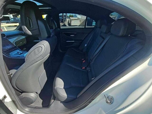 Белый Мерседес 300, объемом двигателя 0 л и пробегом 40 тыс. км за 33450 $, фото 9 на Automoto.ua