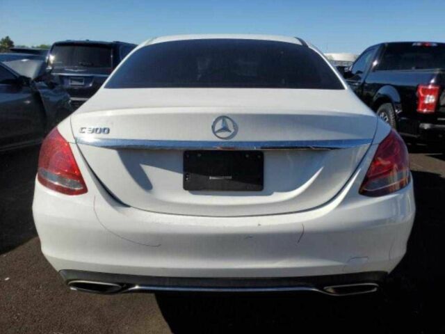 Белый Мерседес 300, объемом двигателя 0 л и пробегом 163 тыс. км за 12600 $, фото 1 на Automoto.ua