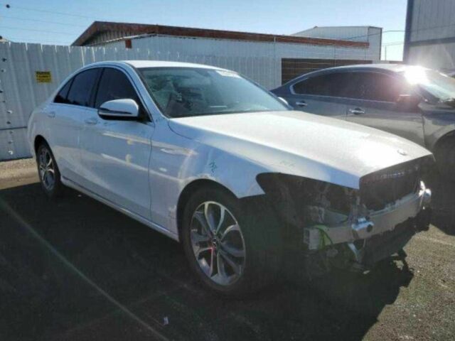 Белый Мерседес 300, объемом двигателя 0 л и пробегом 163 тыс. км за 12600 $, фото 5 на Automoto.ua