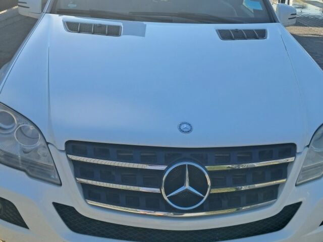 Белый Мерседес 300, объемом двигателя 3 л и пробегом 300 тыс. км за 14700 $, фото 6 на Automoto.ua