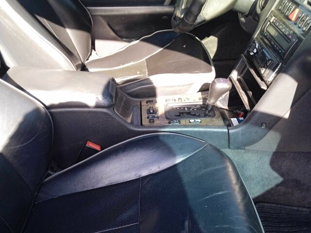 Бежевый Мерседес 300, объемом двигателя 3 л и пробегом 500 тыс. км за 4000 $, фото 5 на Automoto.ua