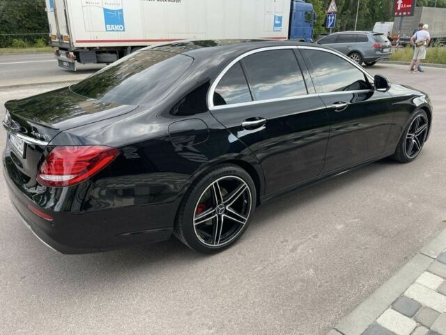 Чорний Мерседес 300, об'ємом двигуна 2 л та пробігом 147 тис. км за 23000 $, фото 4 на Automoto.ua