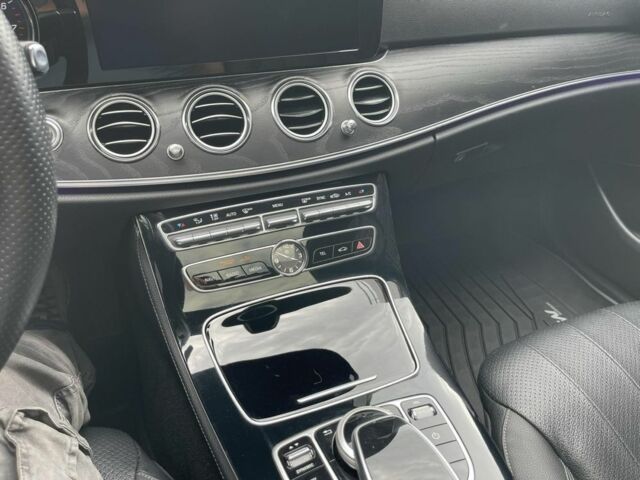 Чорний Мерседес 300, об'ємом двигуна 2 л та пробігом 147 тис. км за 23000 $, фото 6 на Automoto.ua