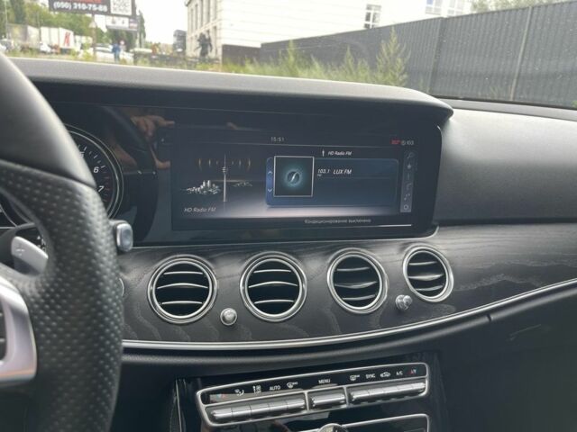 Чорний Мерседес 300, об'ємом двигуна 2 л та пробігом 147 тис. км за 23000 $, фото 5 на Automoto.ua