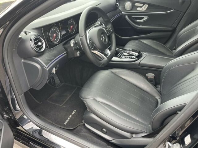 Чорний Мерседес 300, об'ємом двигуна 2 л та пробігом 147 тис. км за 23000 $, фото 2 на Automoto.ua